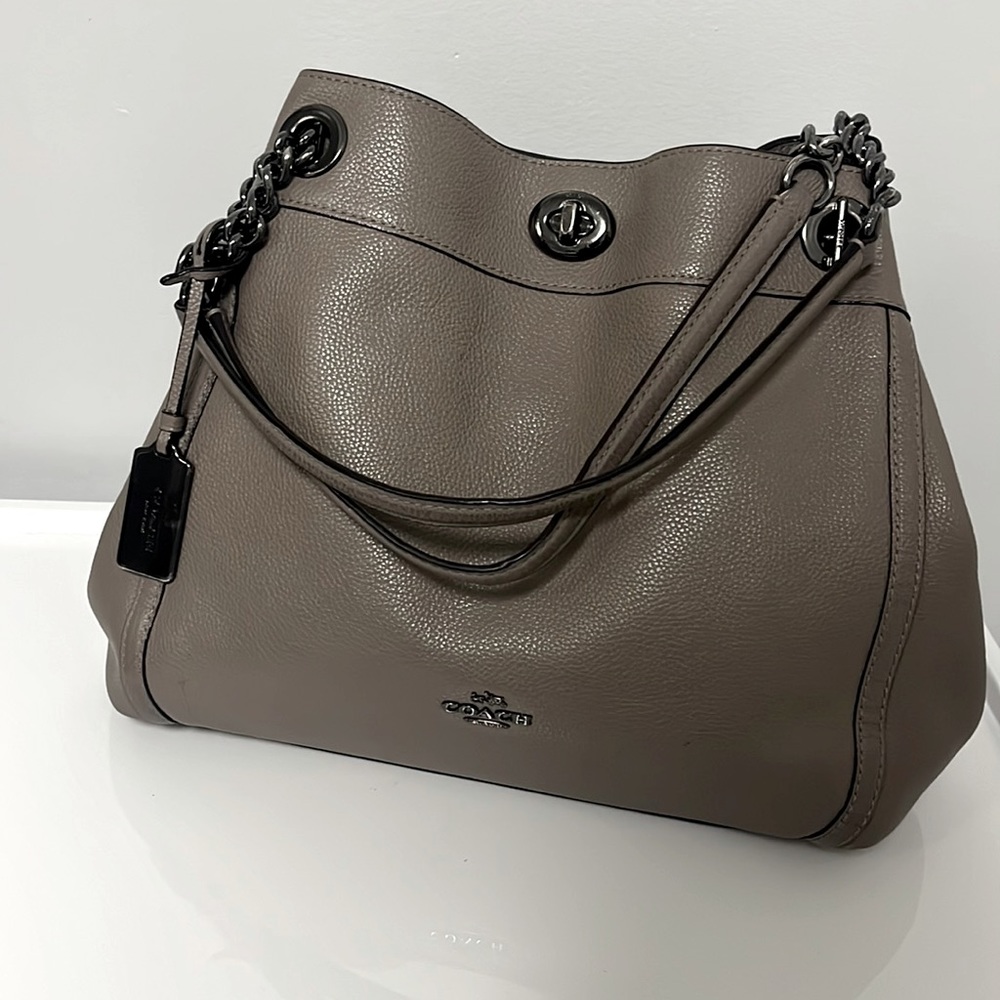 COACH Pebble Leather Medium Hobo. EUC. Grey/Taupe with Gunmetal Detail. 2016.